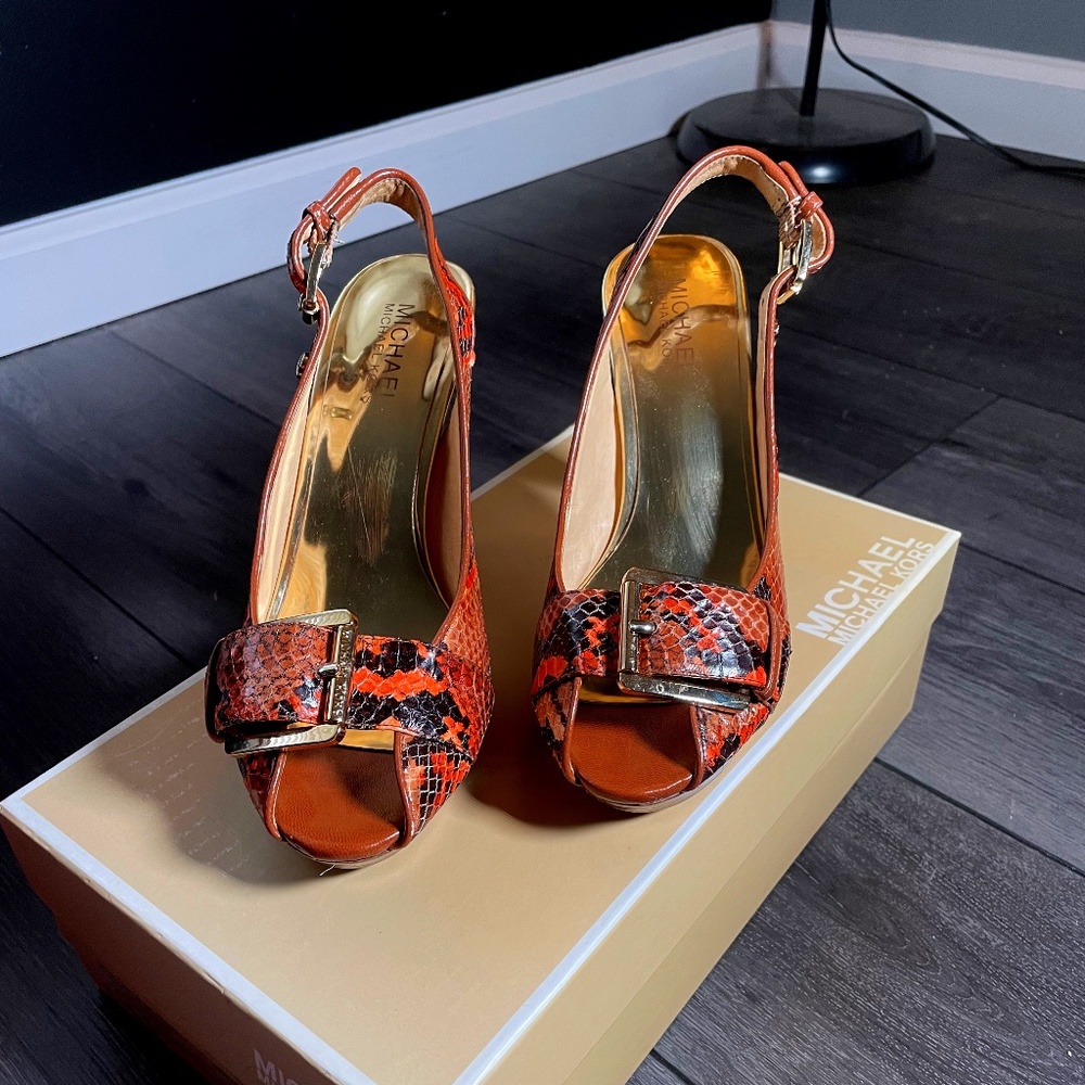 MICHAEL KORS SNAKE OPEN TOE PLATFORM